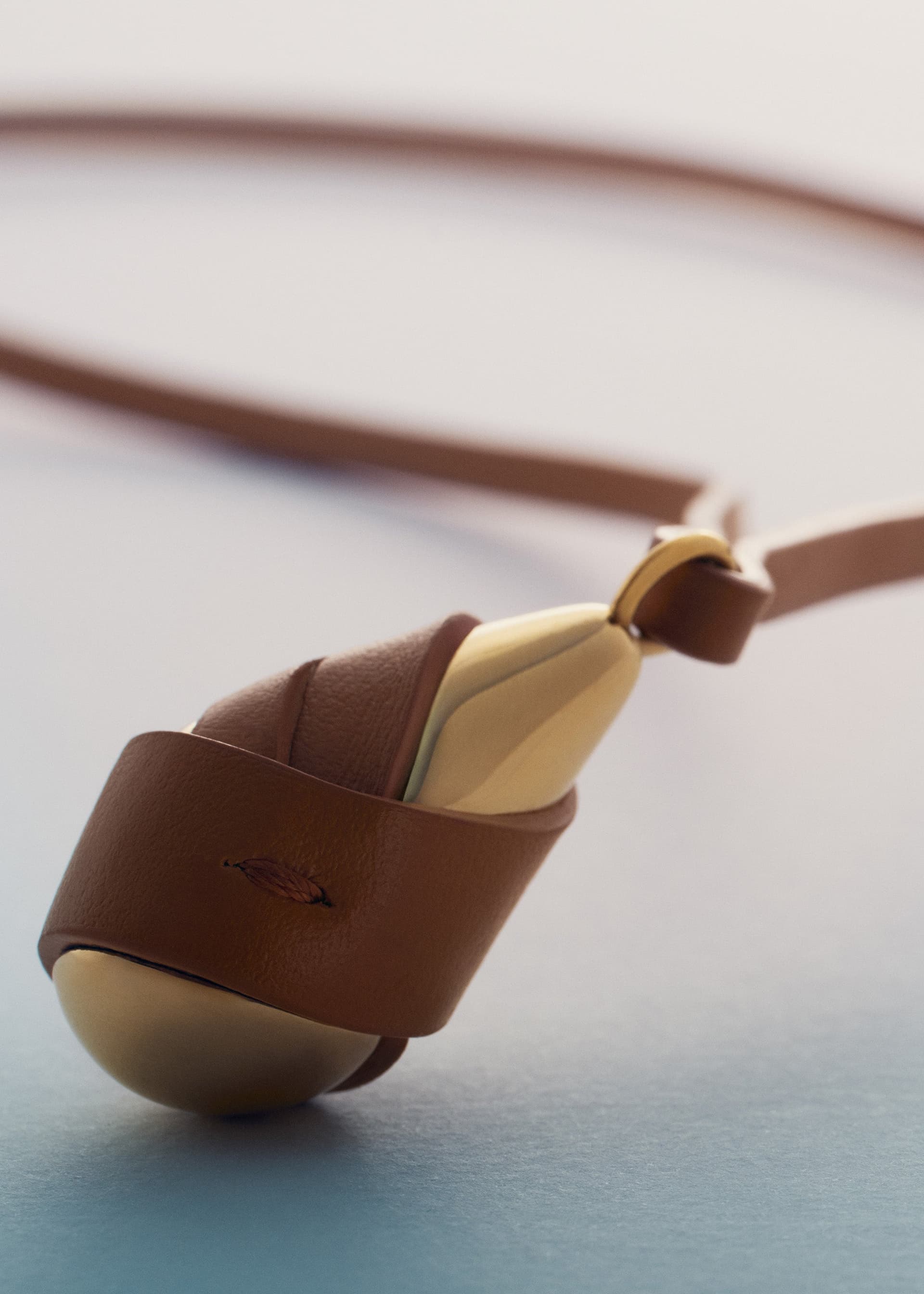 Pendentif Ormé - Dorée Cuir Camel - Photo 1